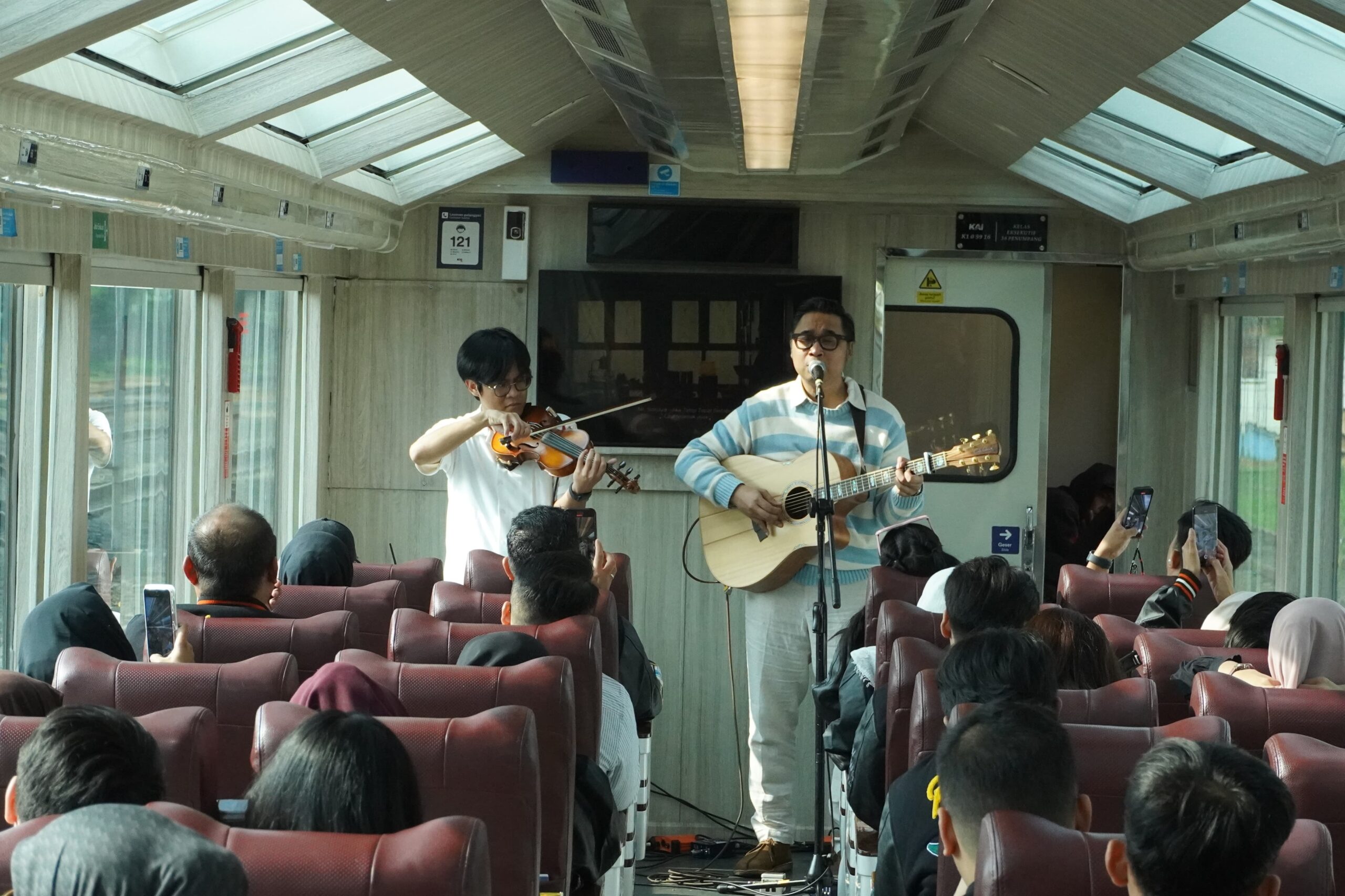 KAI Ajak Gen Z Nikmati Eksotisme Papandayan dari Kereta Panoramic