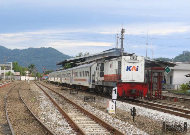 Long Weekend ; KA Pariaman Ekspres Jadi Primadona Masyarakat Sumbar Menuju Lokasi Wisata